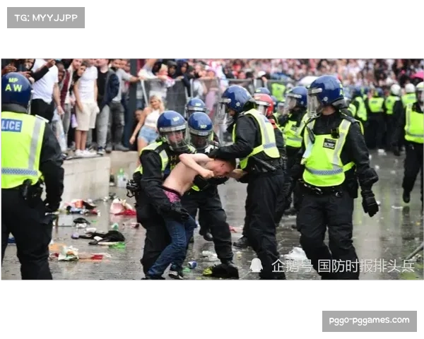 慕尼黑警方通报:逮捕12名在欧冠比赛前后涉嫌斗殴的球迷